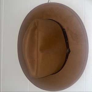Nice brown hat, perfect for summer